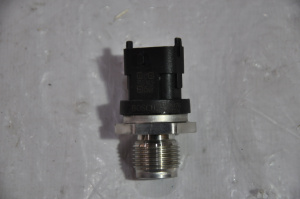 0281006176 Датчик давления топлива в рампе Bosch 0281006176 ISF2.8 (С)
